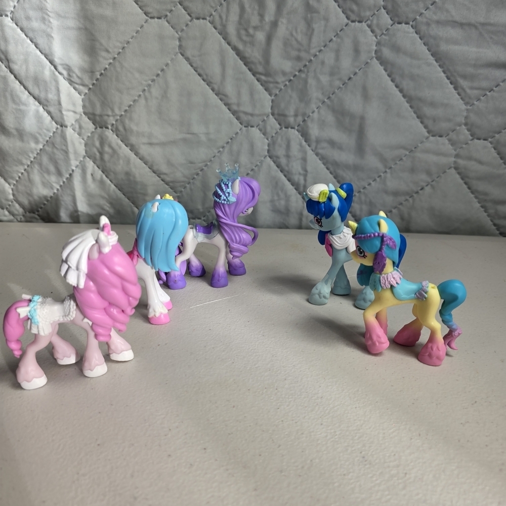 SHOPKINS Happy Stables Pony Lot: 5 Ponicakes, Rainbow Dreamer Royal Crown Trends - Picture 4 of 8